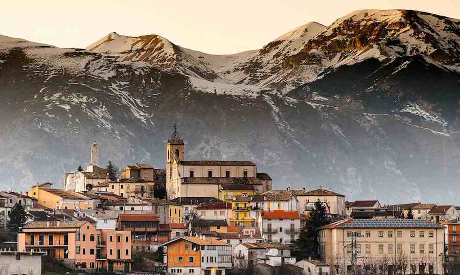 Torricella Peligna. Ripartire dai borghi, per cambiare la citta'. Incontro con Simone D'Alessandro e Rita Salvatore - VIDEO