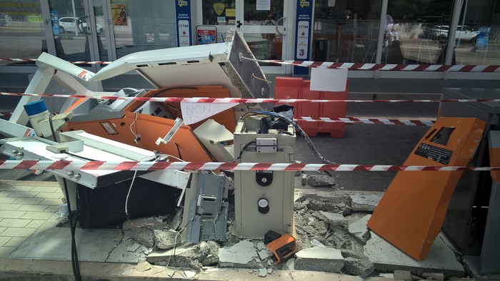 Chieti. Assalto dei ladri con ruspa a distributore di benzina