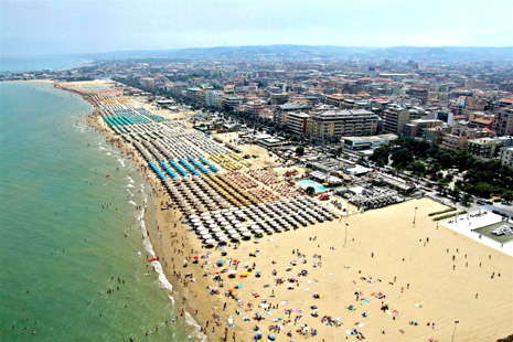 Pescara, stuprata vicino al terminal bus. Cittadini bloccano e fanno arrestare aguzzino