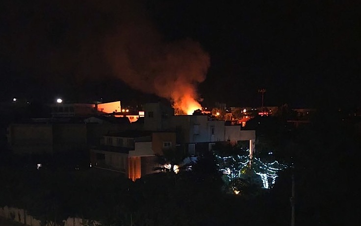 Lanciano, incendio nella zona industriale di Marcianese