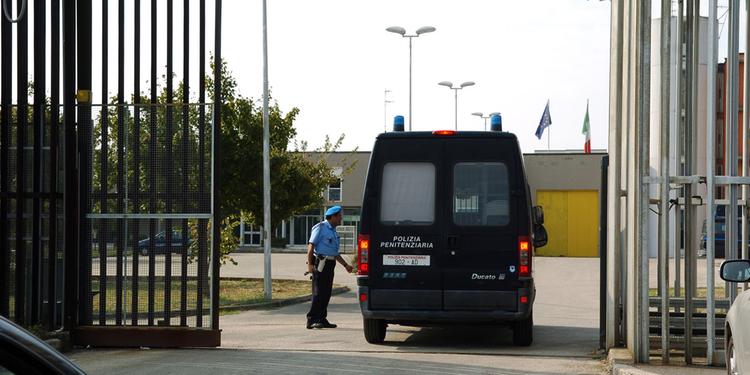 Cerca di introdurre droga nel supercarcere di Lanciano: donna condannata 