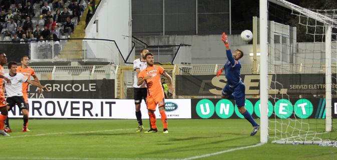 Calcio. Pescara da favola a La Spezia. Abruzzesi saldi in vetta alla classifica