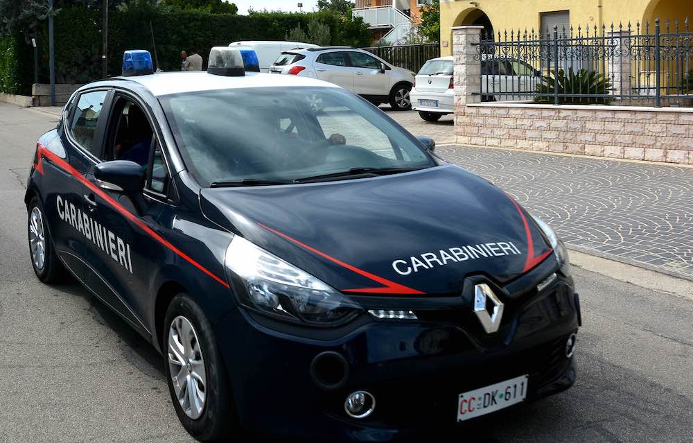 In vacanza in Abruzzo, abbandona la madre invalida che muore di stenti: figlia arrestata