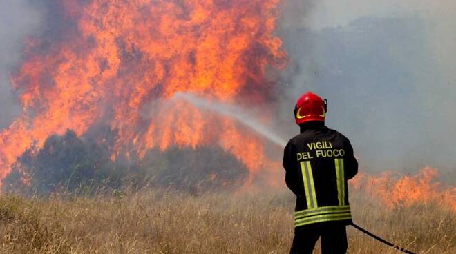 Rocca San Giovanni. Incendio dietro lo Zoo Safari Park