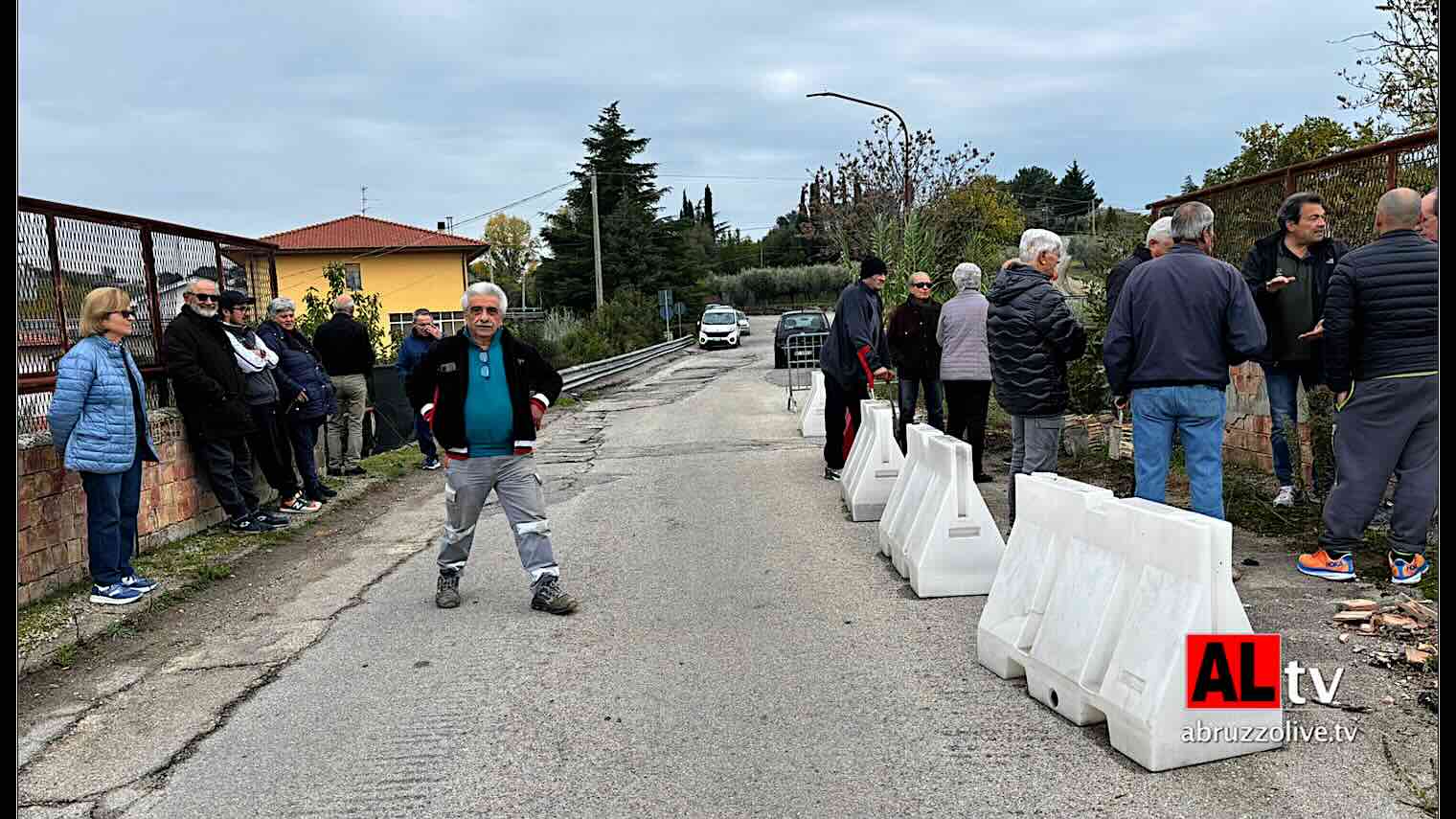 Demolizione ponte di Torre Marino a Lanciano, la protesta dei cittadini. 'Lavori d'inverno, una follia...'