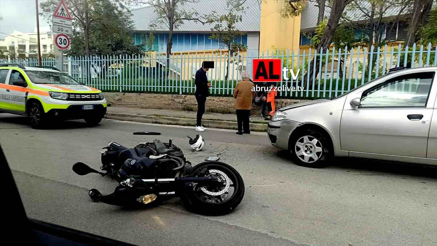 A Lanciano schianto tra auto e moto nei pressi del palasport