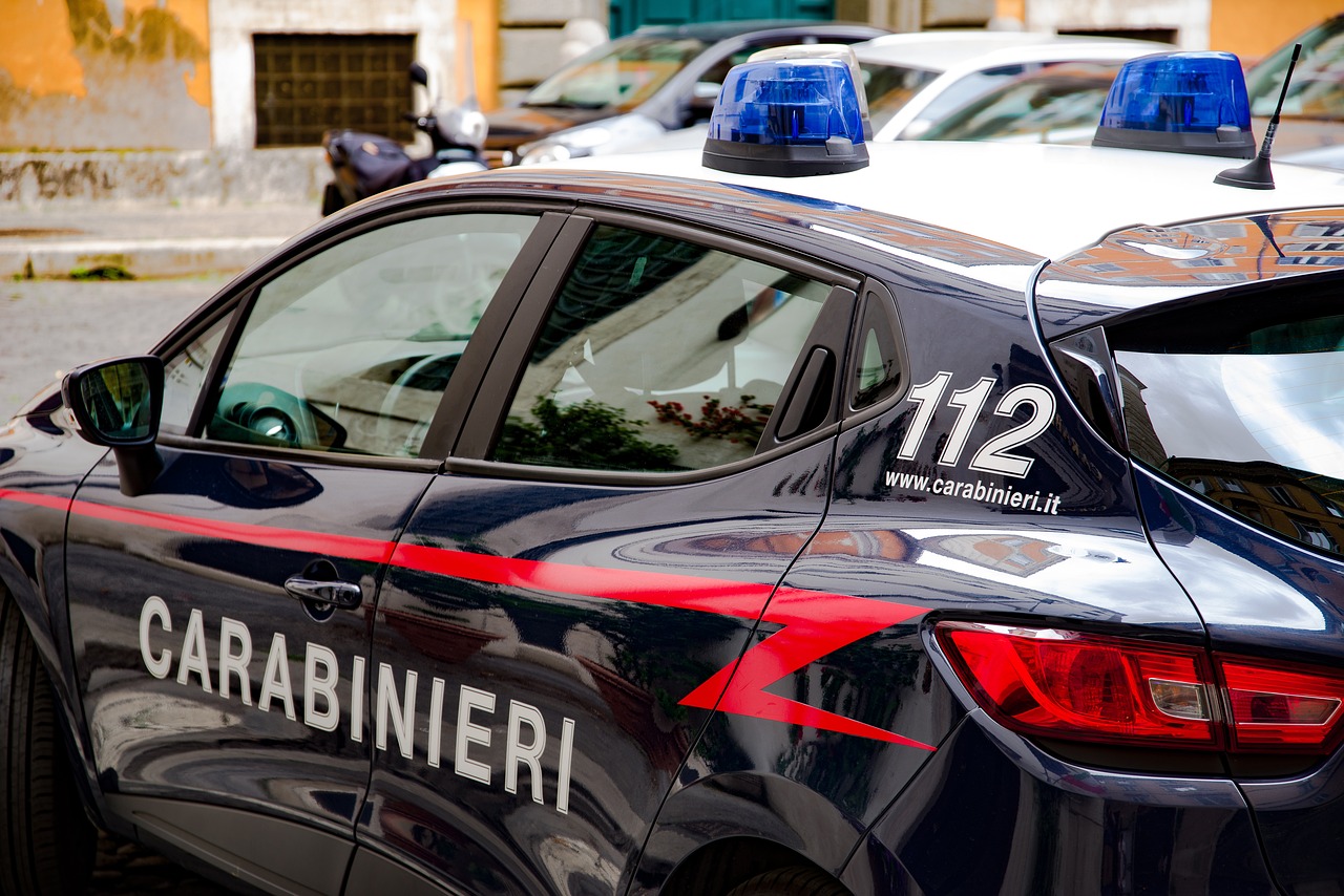 Fuori strada con l'auto a Sant'Eusanio del Sangro: due feriti