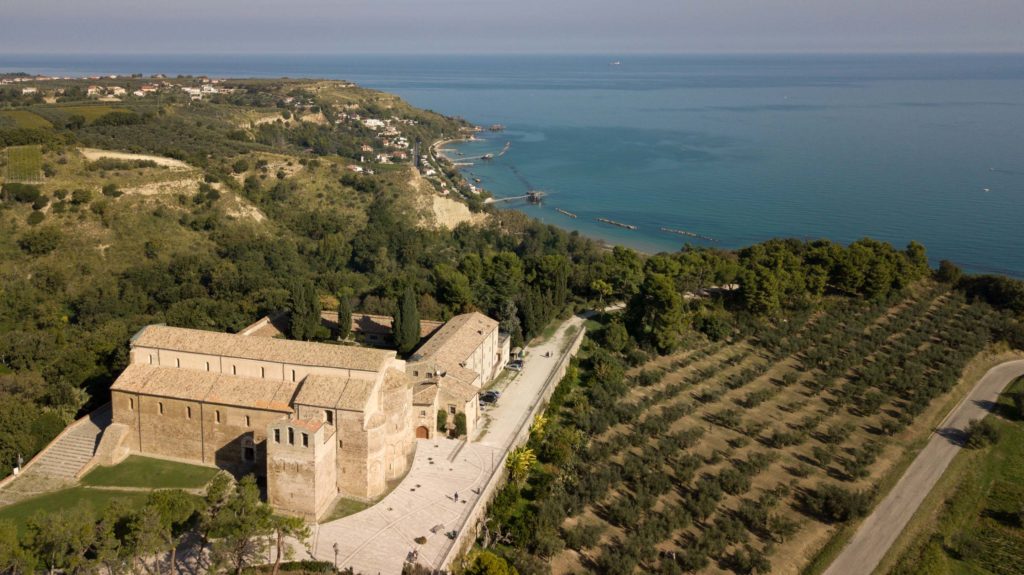 Fossacesia. Umidità e infiltrazioni d'acqua, ma niente fondi per l'abbazia di San Giovanni in Venere