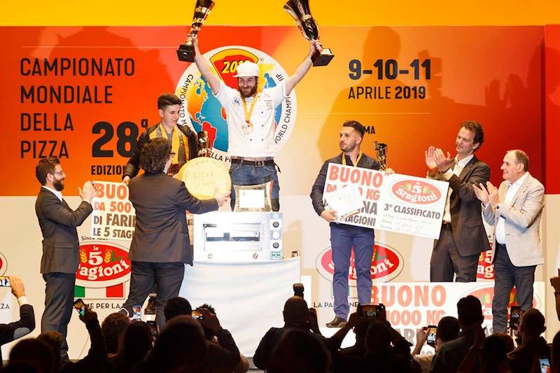 E' l'abruzzese Angelo D'Intino il campione del mondo della 'pizza in teglia'