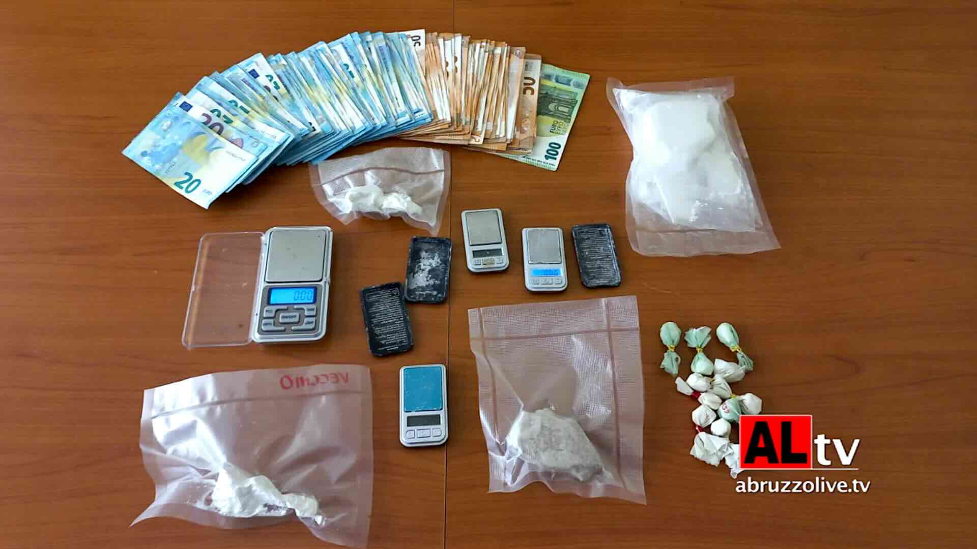 Ecstasy e cocaina sottovuoto in casa: arrestato 43enne di Perano