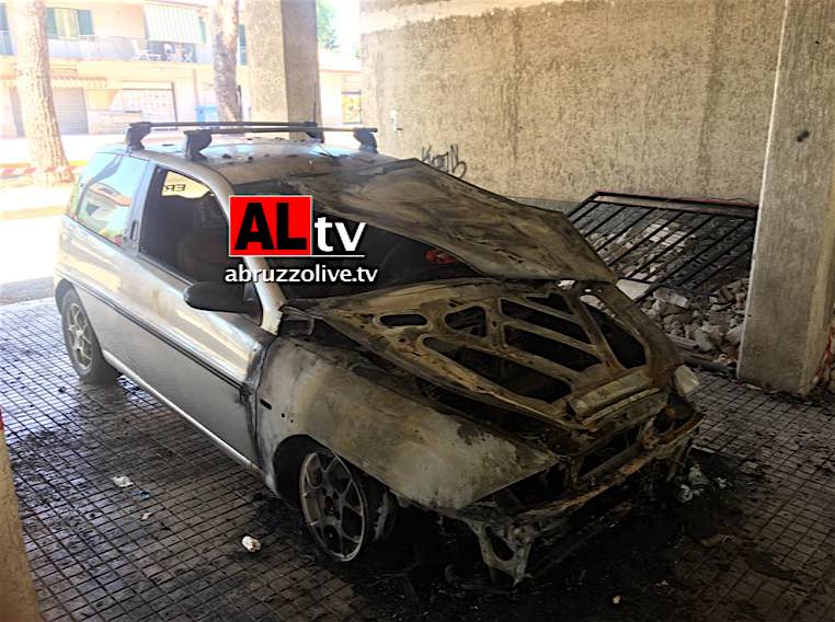 Lanciano. Auto a fuoco nel quartiere Santa Rita