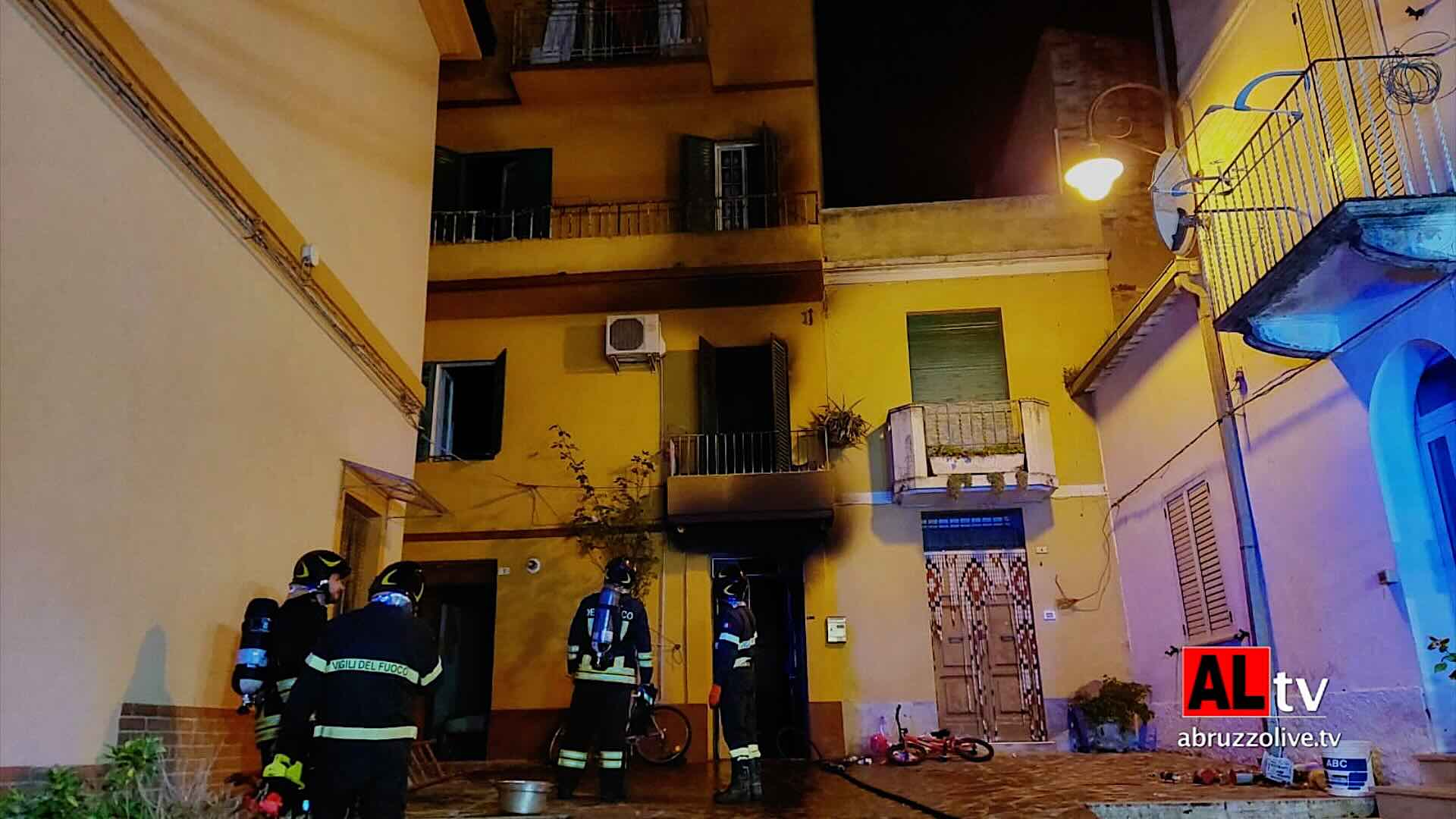 Incendio in abitazione a Sant'Eusanio del Sangro: intossicati e ustionati, anche un bimbo