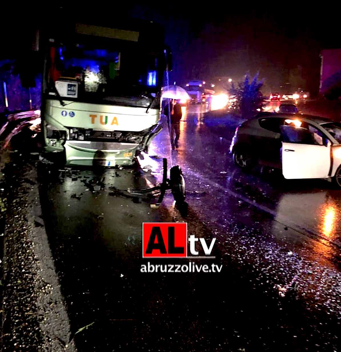 Altino. Incidente nei pressi del ponte sul Sangro tra due auto e bus