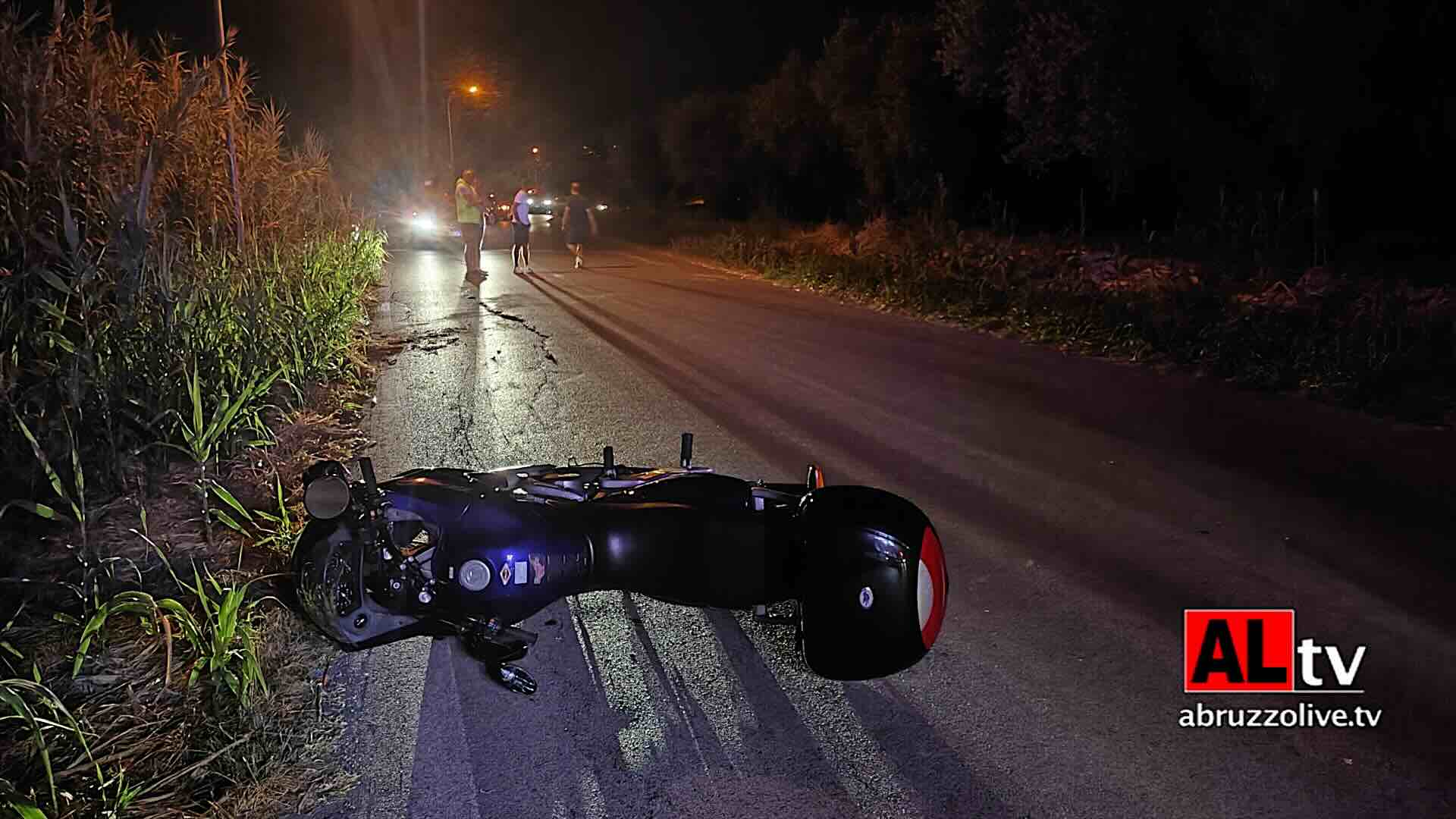 Cinghiale prima contro auto e poi contro moto: incidente a Fossacesia