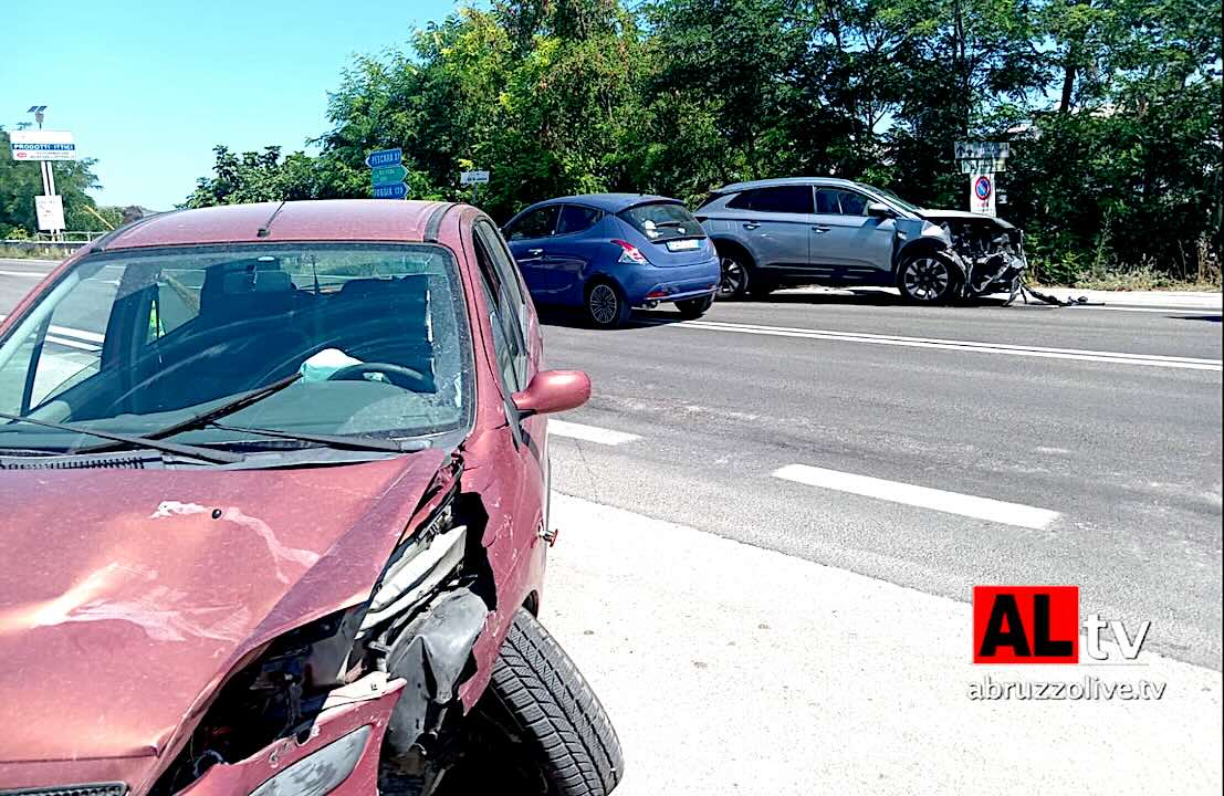 Incidente a Fossacesia sulla statale 16. Coinvolti donna incinta e un bimbo