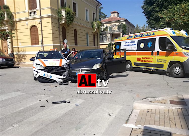 Lanciano. Incidente in centro, coinvolta auto medicalizzata