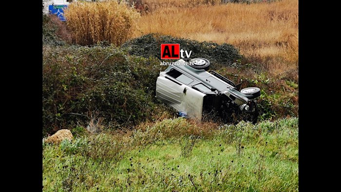 Maltempo. Incidente a Lanciano: esce di strada e capitombola con l'auto