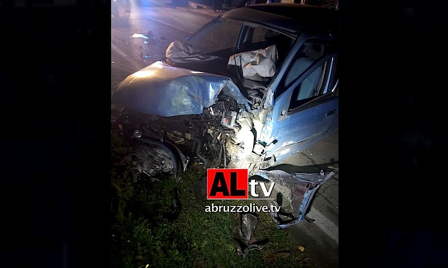 Tollo. Fuori strada con l'auto, 25enne si schianta contro albero