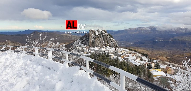 Maltempo. Nevica sulle montagne d'Abruzzo. Allerta pericolo valanghe