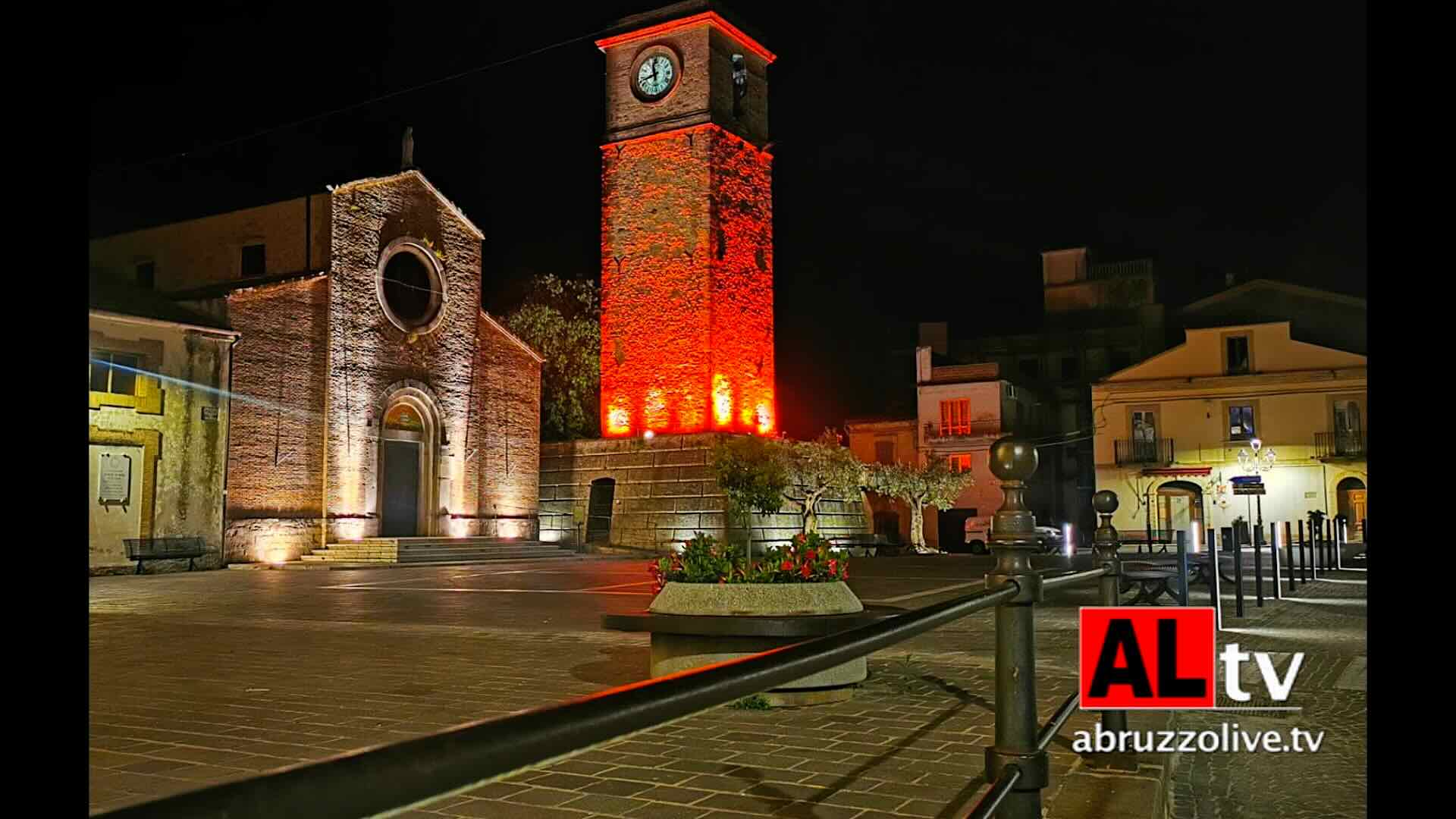 Diverse città d'Abruzzo si colorano di rosso contro la sclerosi multipla
