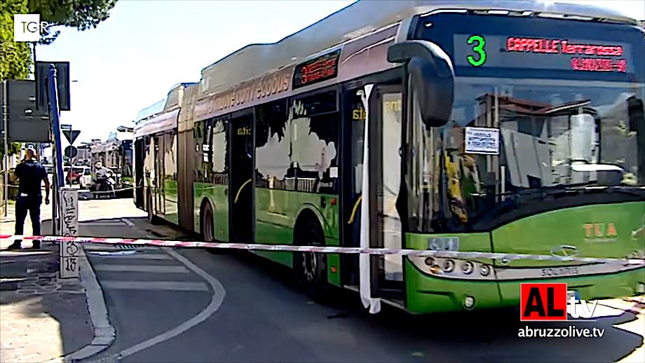 Montesilvano. L'autobus frena bruscamente, passeggero sbatte la testa e muore